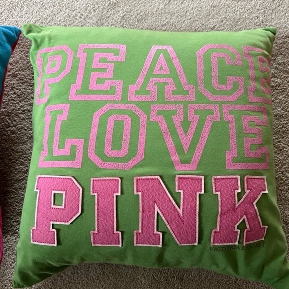 VS PINK PILLOW THROW PILLOW & CASE PEACE LOVE PINK GREEN VINTAGE 2005 - Picture 3 of 12